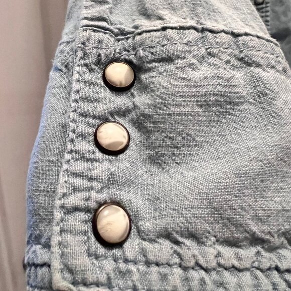 American Eagle Outfitters-Long Sleeve Denim Western Shirt-Studs-Pearl Snaps-Sz 4 - Picture 8 of 15